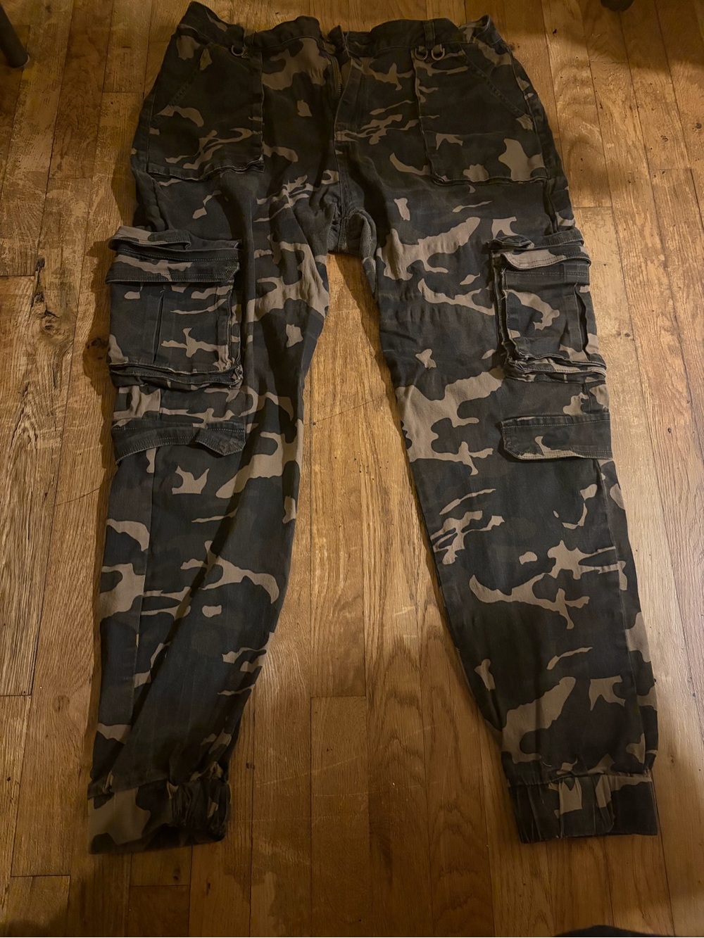 Fashion Nova Women's Camouflage Cargo Joggers - Black & Olive